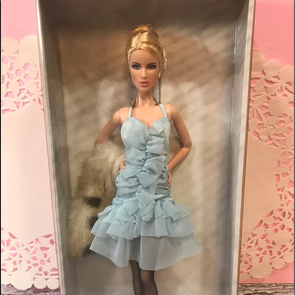 Superbe BARBIE DARIA ÉTIQUETTE OR